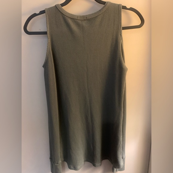 Splendid Cold Shoulder Waffle Knit Long Sleeve Top on Olive Sz. Small - Picture 2 of 4